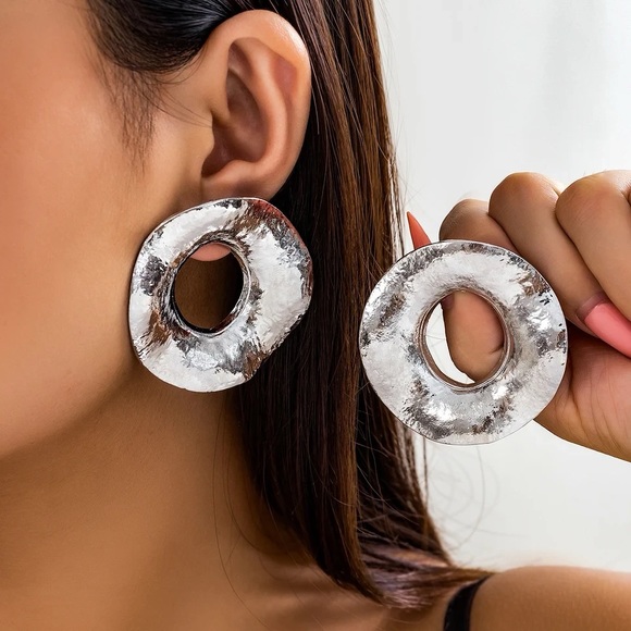 High Quality Exaggerated Large Circle Stud Earring - Picture 1 of 7